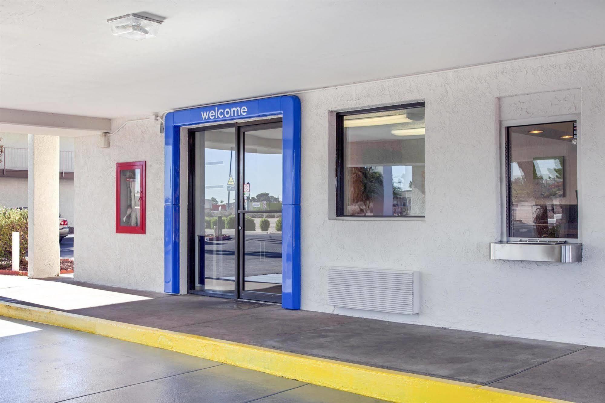 Phoenix Inn Екстер'єр фото