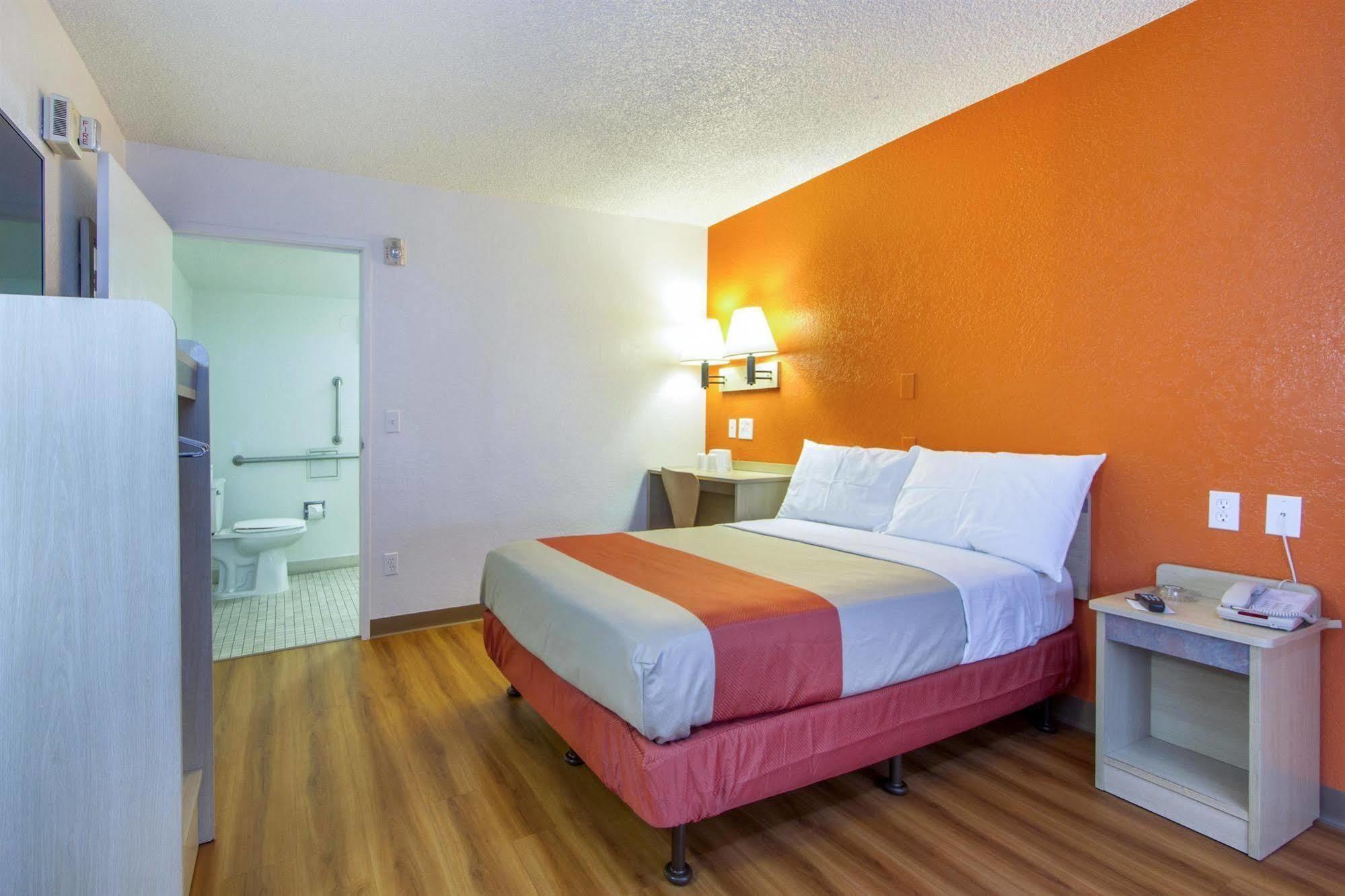 Phoenix Inn Екстер'єр фото
