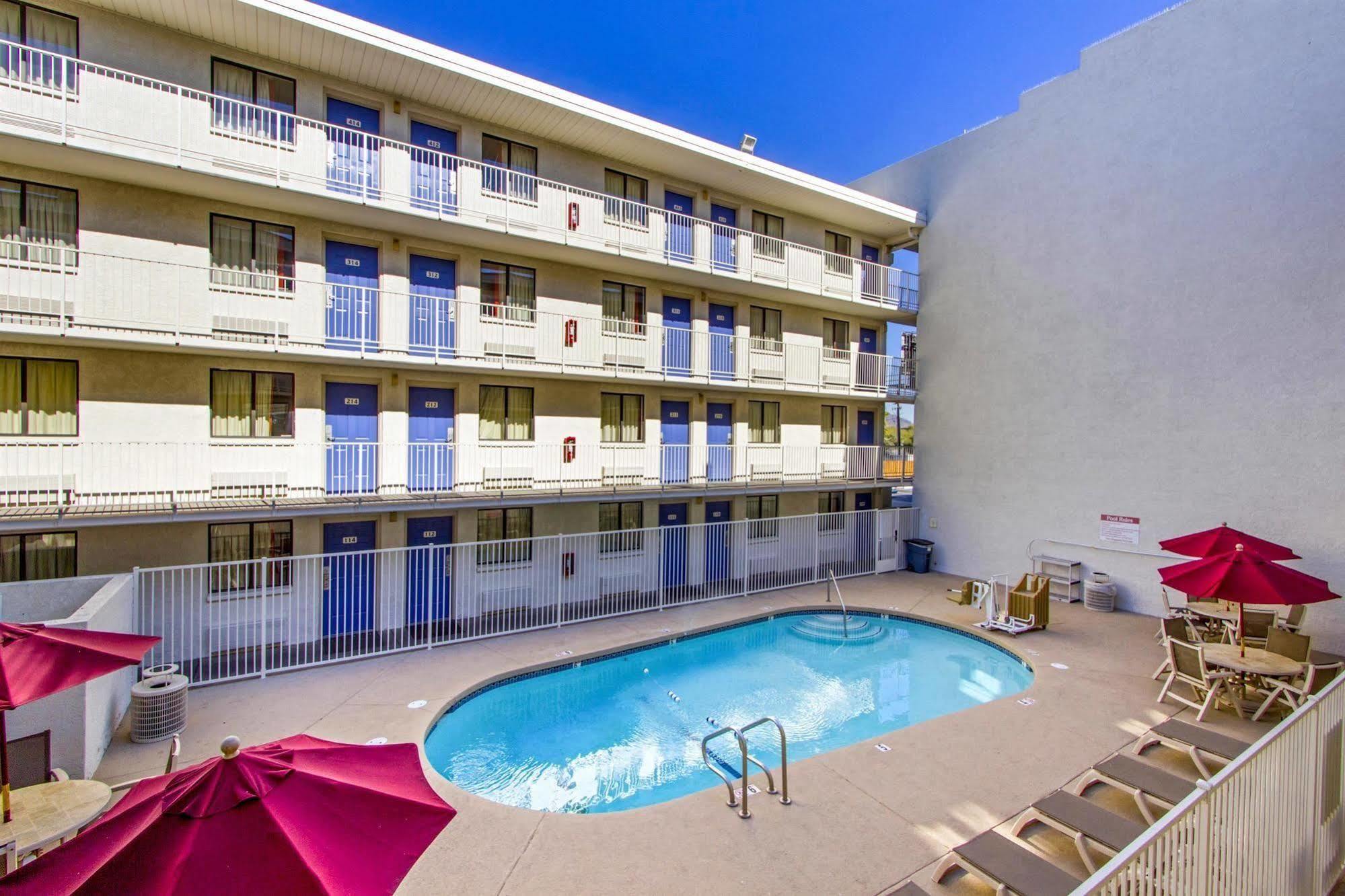 Phoenix Inn Екстер'єр фото